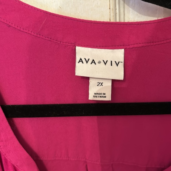 Use 2X pink top, sleeves roll up and button. - Picture 2 of 2